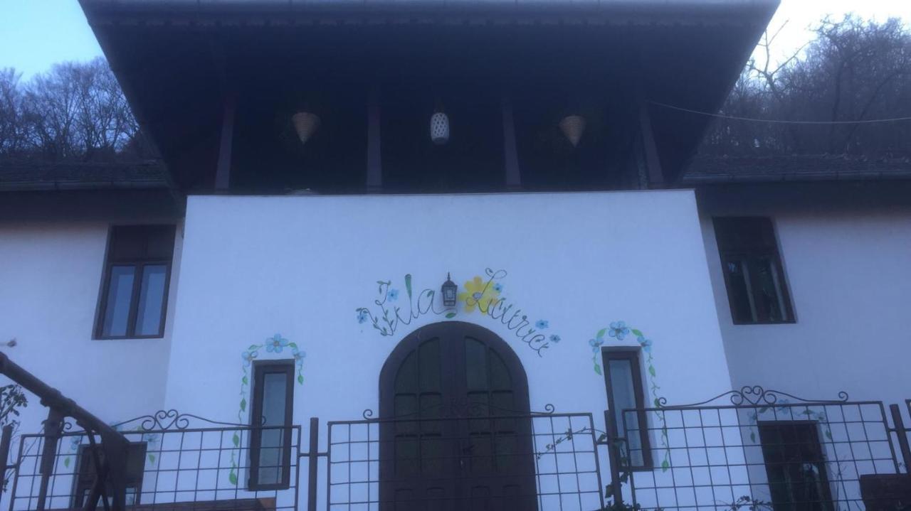 Vila Licurici Caciulata Exteriér fotografie